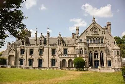 네오고딕 양식의 Château de Kériolet