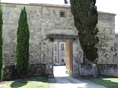 Château de Poudenas의 입구