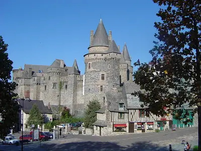 생이브 광장에서 본 Château de Vitré