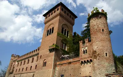 피에몬테 포 강 계곡 위 언덕에 자리한 Castello di Gabiano