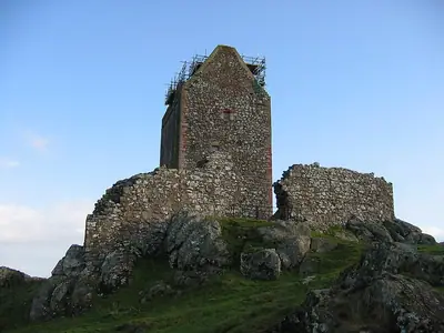 Smailholm Tower의 서쪽 면
